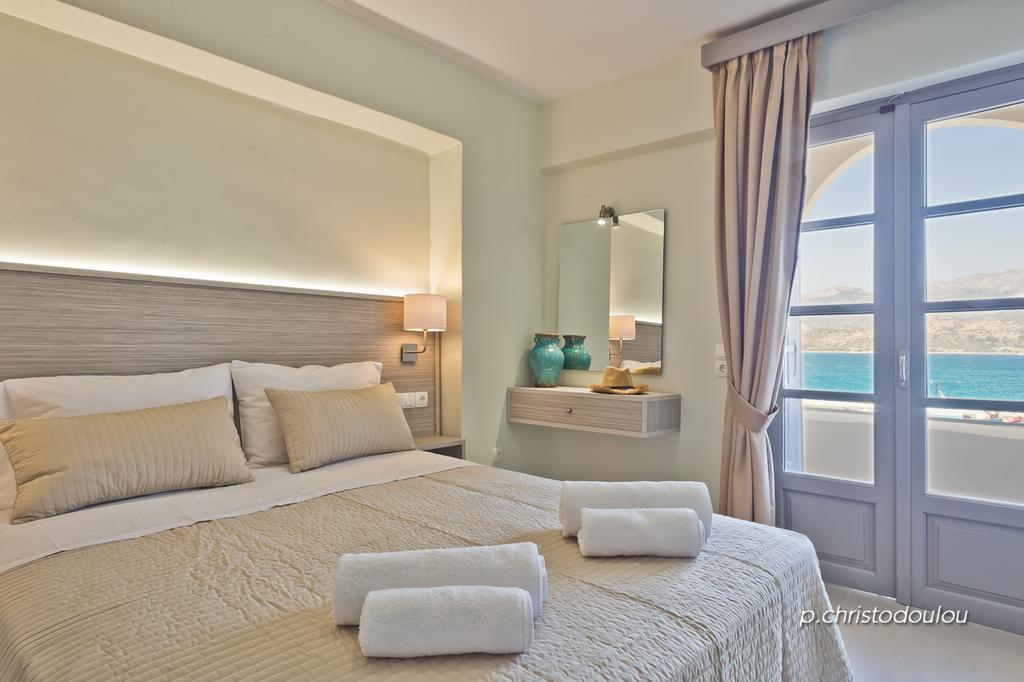 Nereus Luxurious Suites 卡尔帕索斯 外观 照片